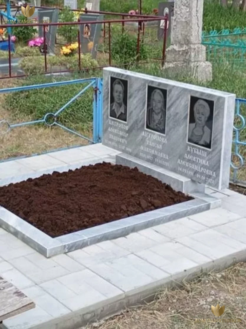Памятник из мрамора Классика (на троих)