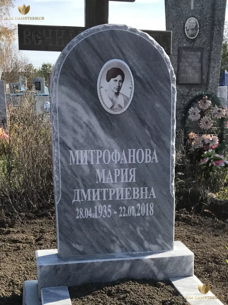 Памятник из мрамора Овал